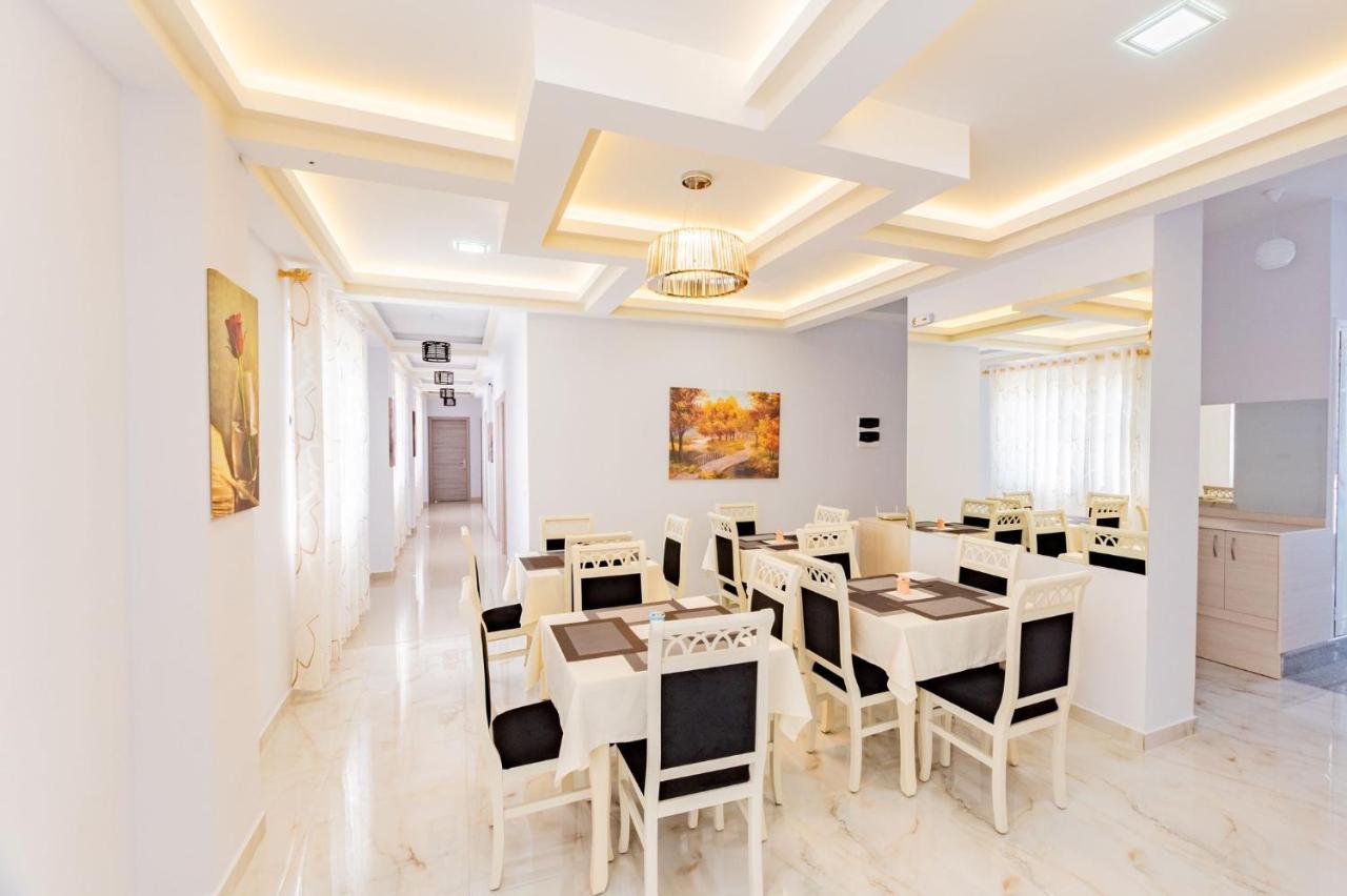 The City Gate Hotel Sarandë Buitenkant foto
