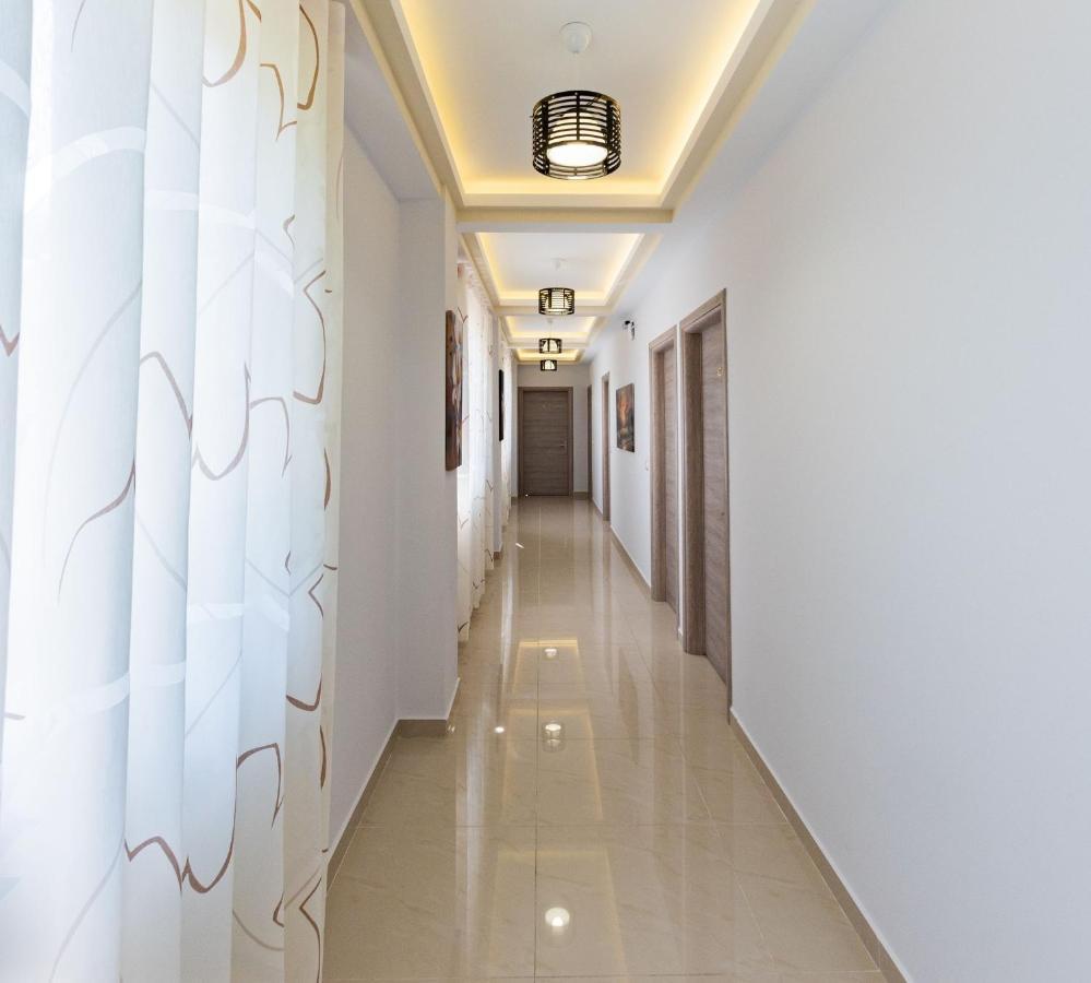 The City Gate Hotel Sarandë Buitenkant foto