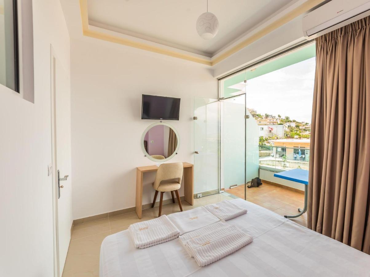 The City Gate Hotel Sarandë Buitenkant foto