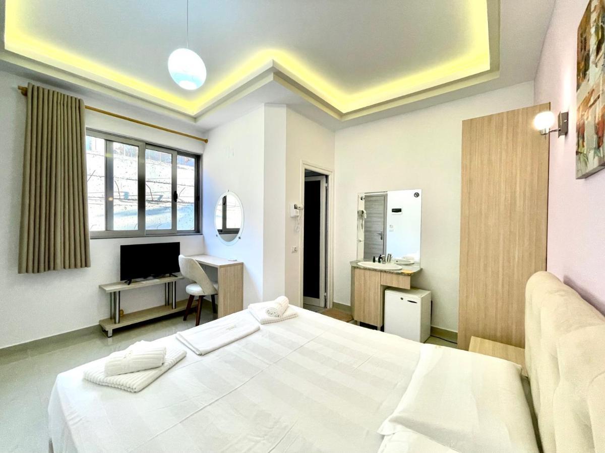The City Gate Hotel Sarandë Buitenkant foto