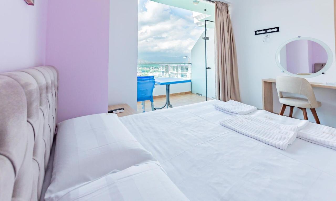 The City Gate Hotel Sarandë Buitenkant foto