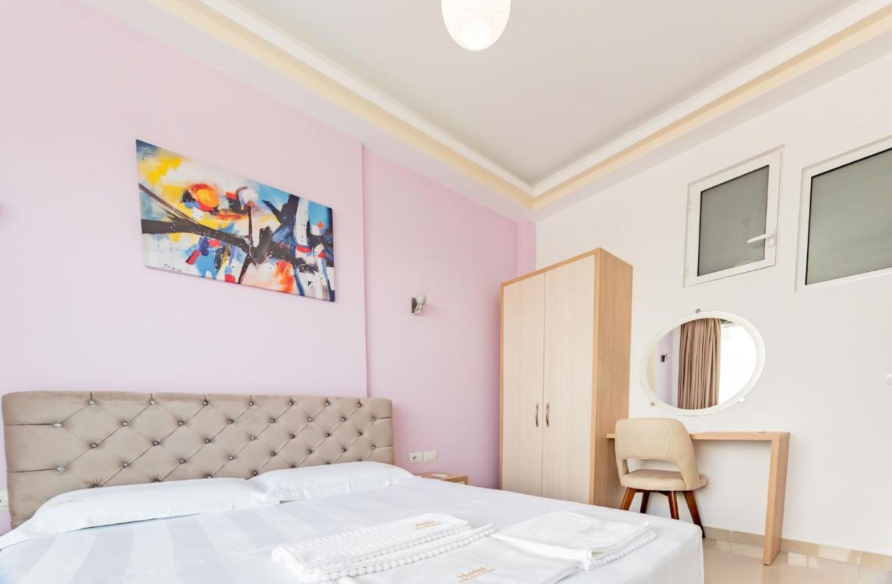 The City Gate Hotel Sarandë Buitenkant foto