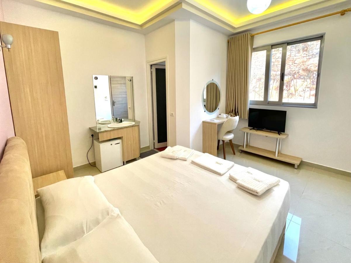 The City Gate Hotel Sarandë Buitenkant foto