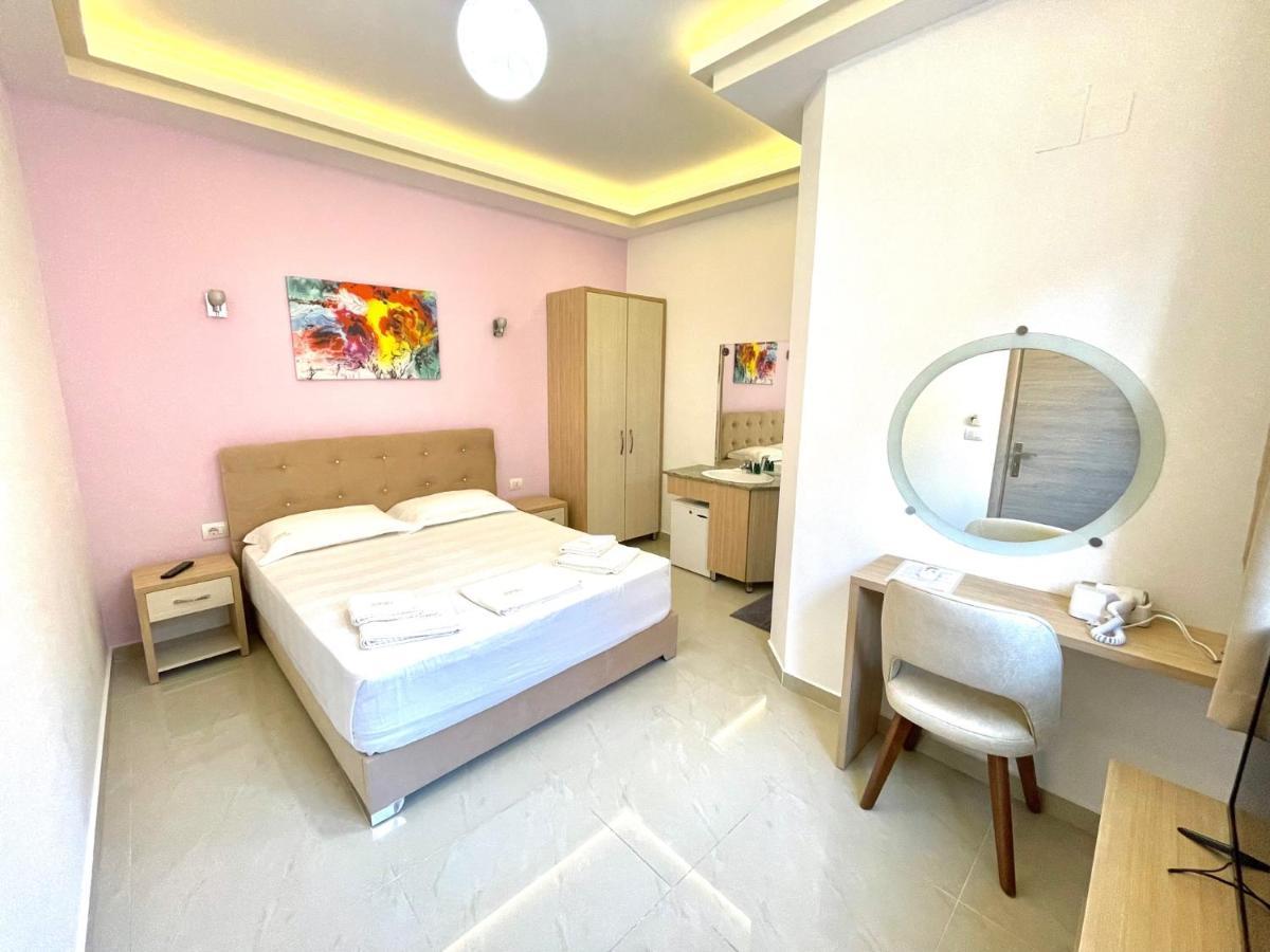 The City Gate Hotel Sarandë Buitenkant foto