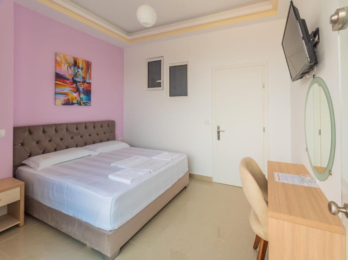 The City Gate Hotel Sarandë Buitenkant foto