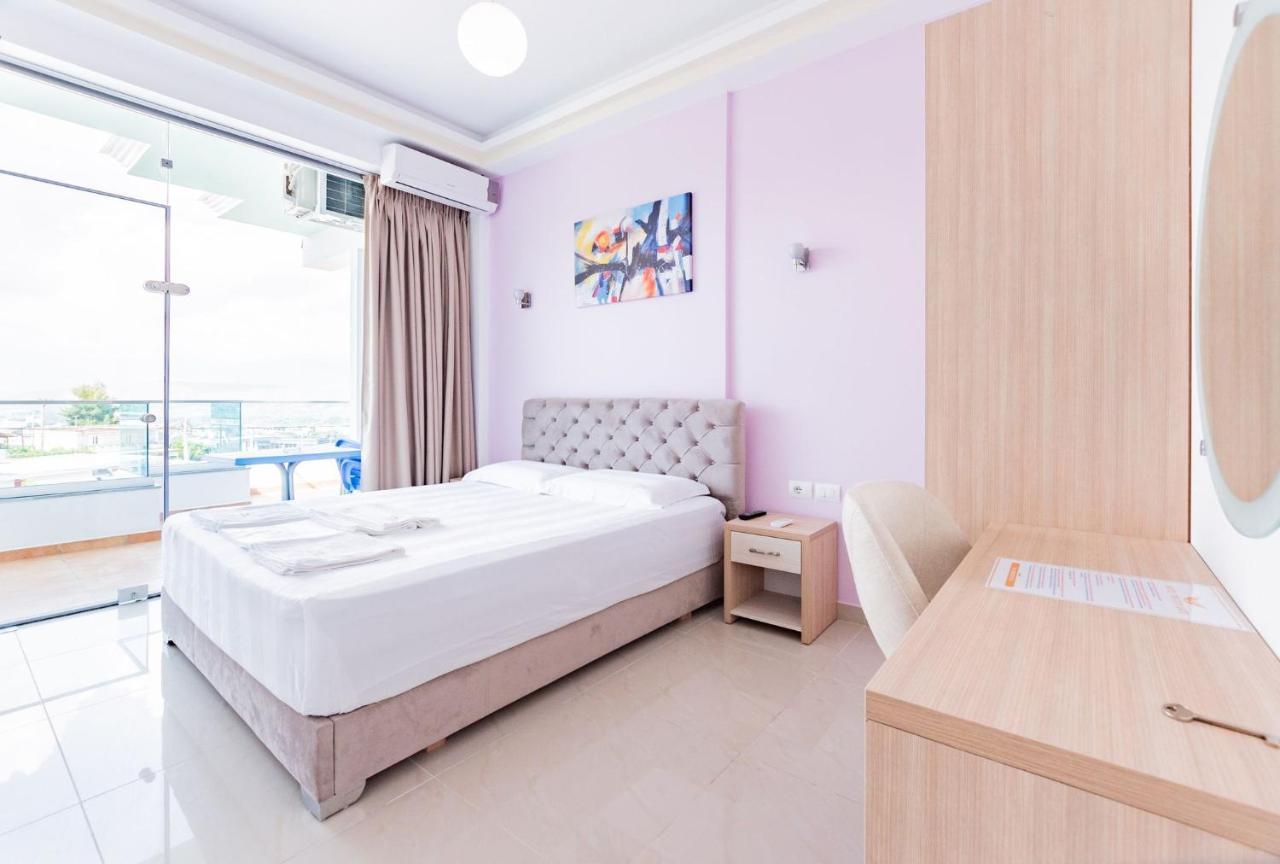 The City Gate Hotel Sarandë Buitenkant foto