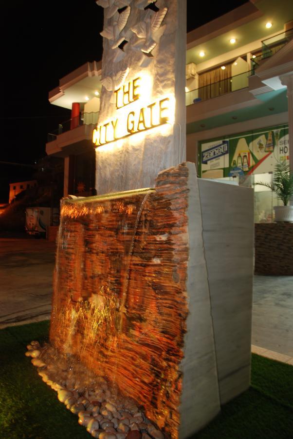 The City Gate Hotel Sarandë Buitenkant foto